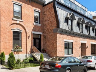 2037 Rue Clark Photo 1