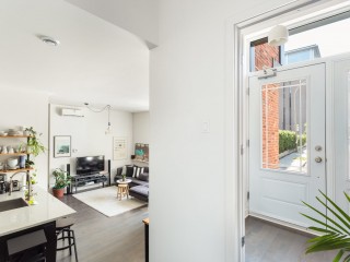 2037 Rue Clark Photo 3