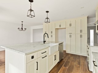 141 Av. Jasper Photo 3