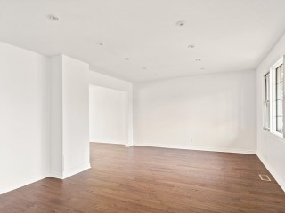 141 Av. Jasper Photo 6