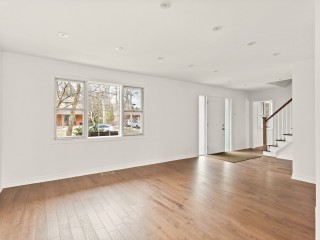 141 Av. Jasper Photo 8