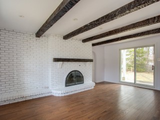 141 Av. Jasper Photo 9